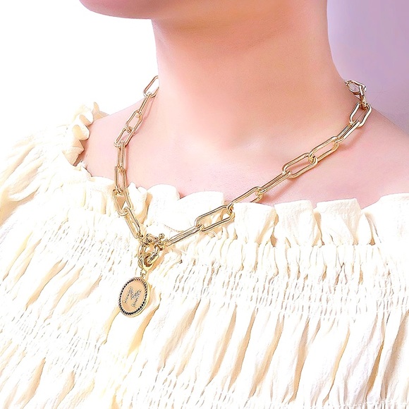 Jewelry - Chain link gold necklace